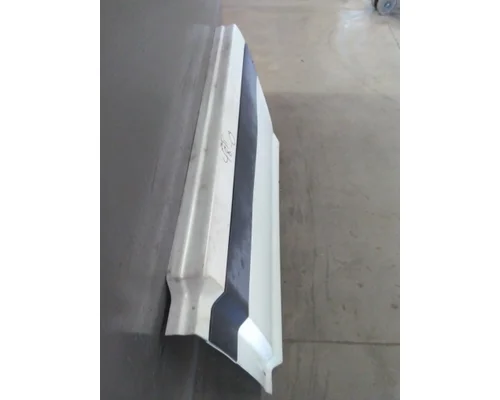 VOLVO VNL CAB SKIRTSIDE FAIRING
