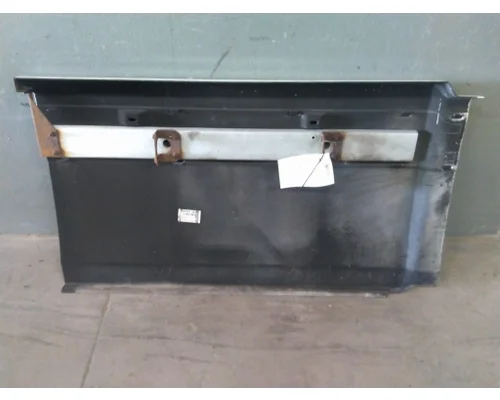 VOLVO VNL CAB SKIRTSIDE FAIRING