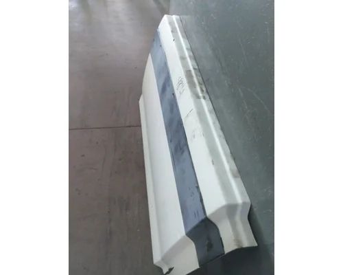 VOLVO VNL CAB SKIRTSIDE FAIRING
