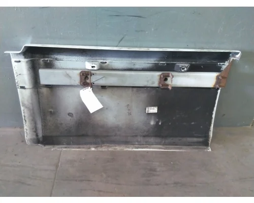 VOLVO VNL CAB SKIRTSIDE FAIRING