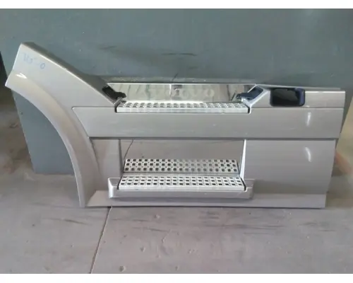 VOLVO VNL CAB SKIRTSIDE FAIRING