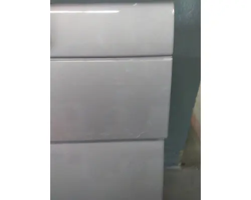 VOLVO VNL CAB SKIRTSIDE FAIRING