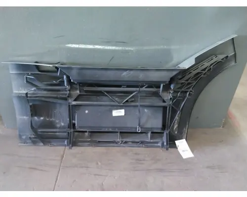 VOLVO VNL CAB SKIRTSIDE FAIRING