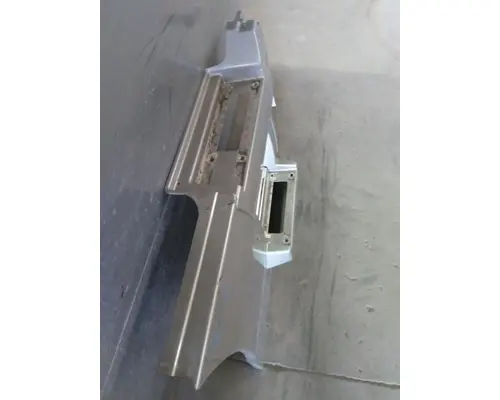VOLVO VNL CAB SKIRTSIDE FAIRING