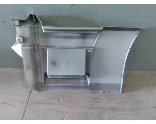 VOLVO VNL CAB SKIRTSIDE FAIRING