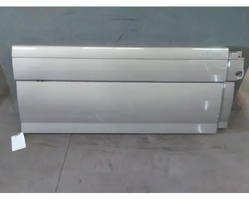 VOLVO VNL CAB SKIRTSIDE FAIRING
