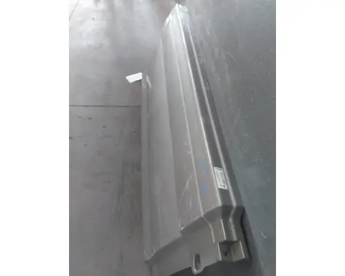 VOLVO VNL CAB SKIRTSIDE FAIRING