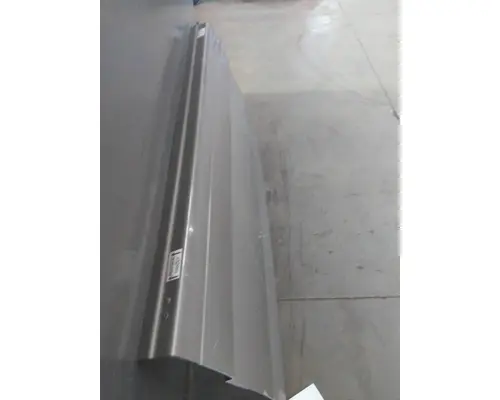 VOLVO VNL CAB SKIRTSIDE FAIRING