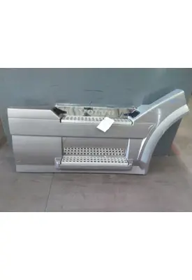 VOLVO VNL CAB SKIRT/SIDE FAIRING