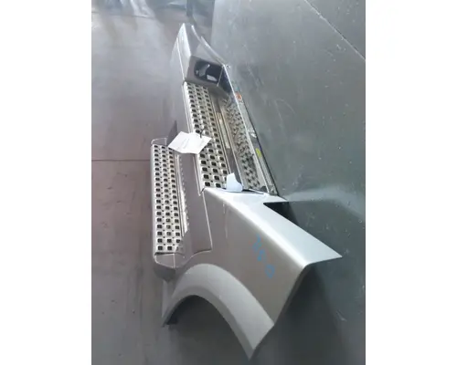 VOLVO VNL CAB SKIRTSIDE FAIRING