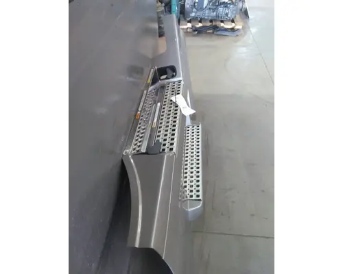VOLVO VNL CAB SKIRTSIDE FAIRING