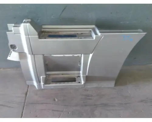 VOLVO VNL CAB SKIRTSIDE FAIRING