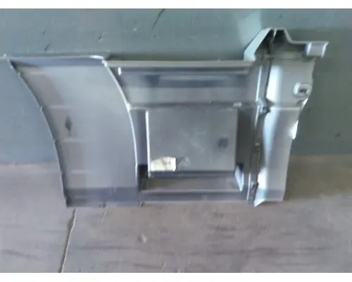 VOLVO VNL CAB SKIRTSIDE FAIRING