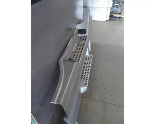 VOLVO VNL CAB SKIRTSIDE FAIRING