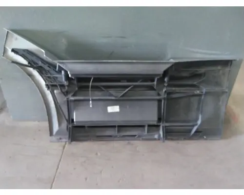 VOLVO VNL CAB SKIRTSIDE FAIRING