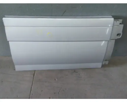 VOLVO VNL CAB SKIRTSIDE FAIRING