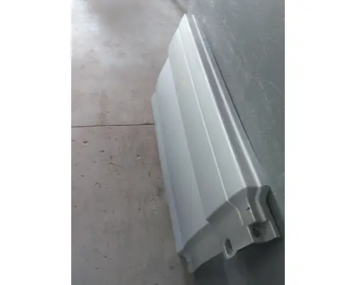 VOLVO VNL CAB SKIRTSIDE FAIRING
