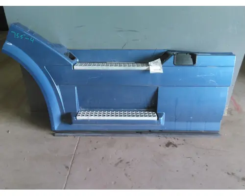 VOLVO VNL CAB SKIRTSIDE FAIRING