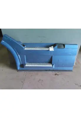 VOLVO VNL CAB SKIRT/SIDE FAIRING