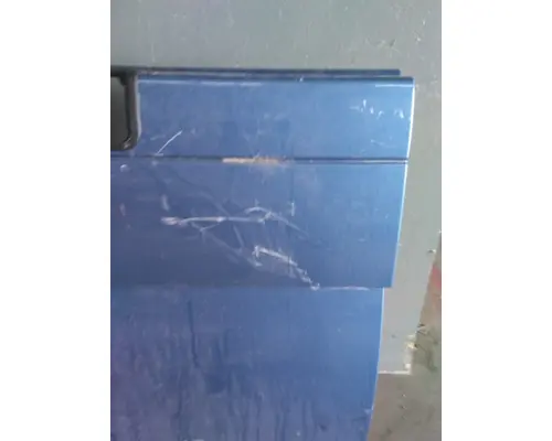VOLVO VNL CAB SKIRTSIDE FAIRING