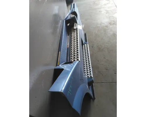 VOLVO VNL CAB SKIRTSIDE FAIRING