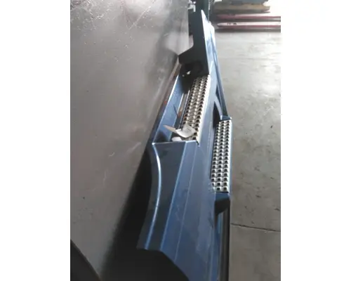 VOLVO VNL CAB SKIRTSIDE FAIRING