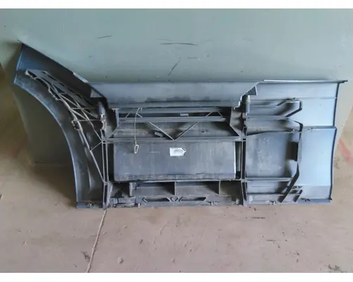 VOLVO VNL CAB SKIRTSIDE FAIRING