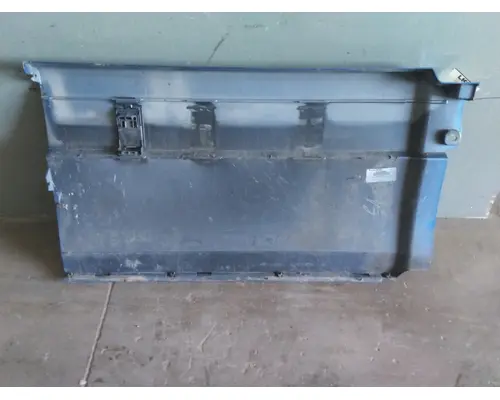 VOLVO VNL CAB SKIRTSIDE FAIRING
