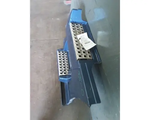 VOLVO VNL CAB SKIRTSIDE FAIRING