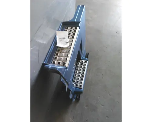 VOLVO VNL CAB SKIRTSIDE FAIRING