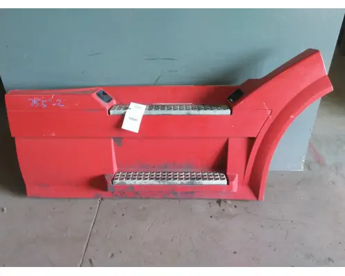 VOLVO VNL CAB SKIRTSIDE FAIRING