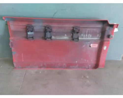 VOLVO VNL CAB SKIRTSIDE FAIRING