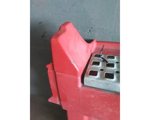 VOLVO VNL CAB SKIRTSIDE FAIRING
