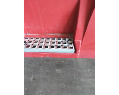 VOLVO VNL CAB SKIRTSIDE FAIRING