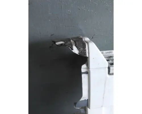 VOLVO VNL CAB SKIRTSIDE FAIRING