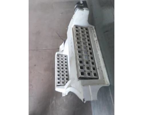 VOLVO VNL CAB SKIRTSIDE FAIRING