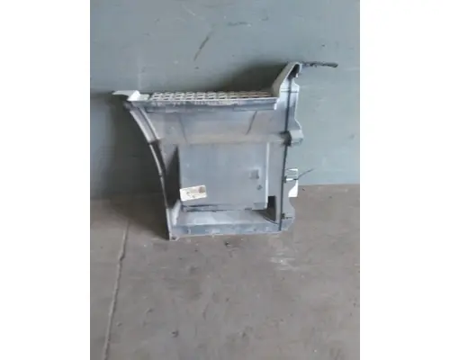 VOLVO VNL CAB SKIRTSIDE FAIRING