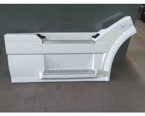 VOLVO VNL CAB SKIRTSIDE FAIRING