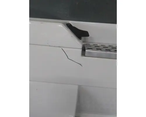VOLVO VNL CAB SKIRTSIDE FAIRING