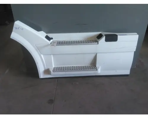 VOLVO VNL CAB SKIRTSIDE FAIRING
