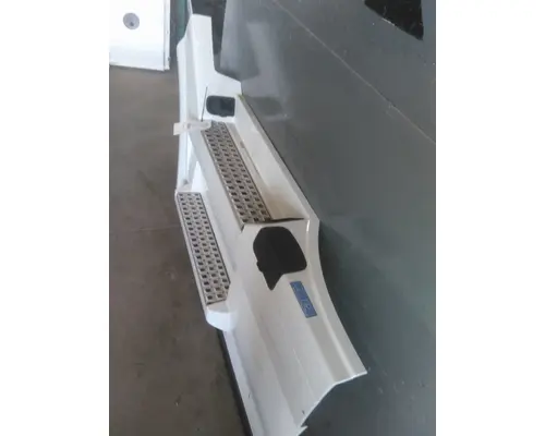 VOLVO VNL CAB SKIRTSIDE FAIRING
