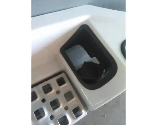 VOLVO VNL CAB SKIRTSIDE FAIRING