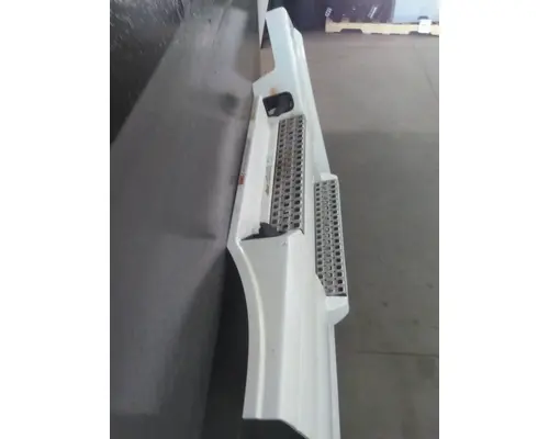 VOLVO VNL CAB SKIRTSIDE FAIRING