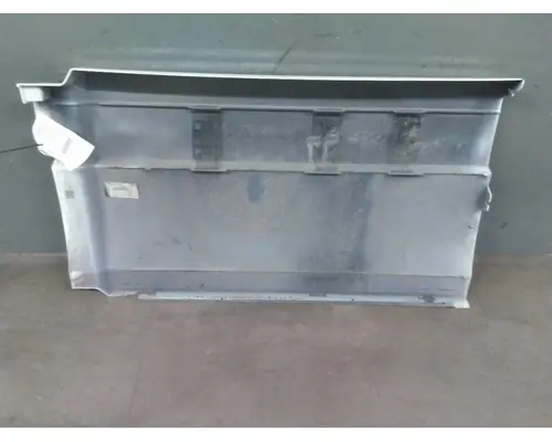 VOLVO VNL CAB SKIRTSIDE FAIRING