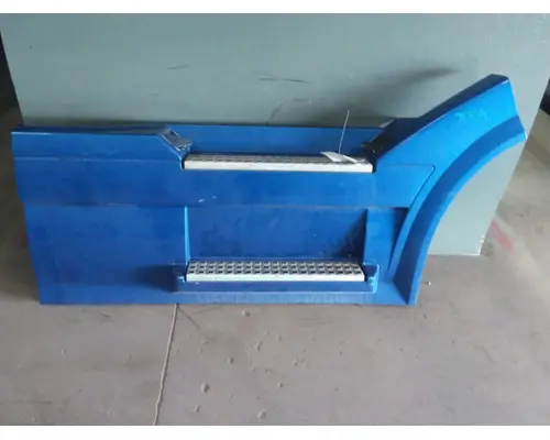 VOLVO VNL CAB SKIRTSIDE FAIRING