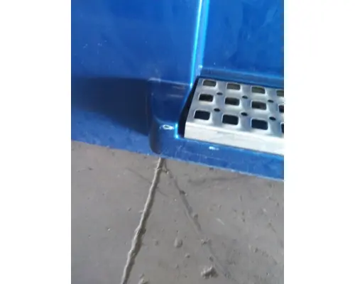 VOLVO VNL CAB SKIRTSIDE FAIRING