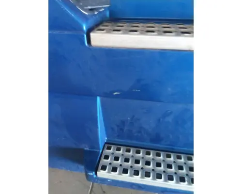 VOLVO VNL CAB SKIRTSIDE FAIRING