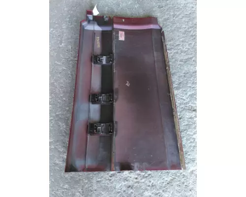 VOLVO VNL CAB SKIRTSIDE FAIRING