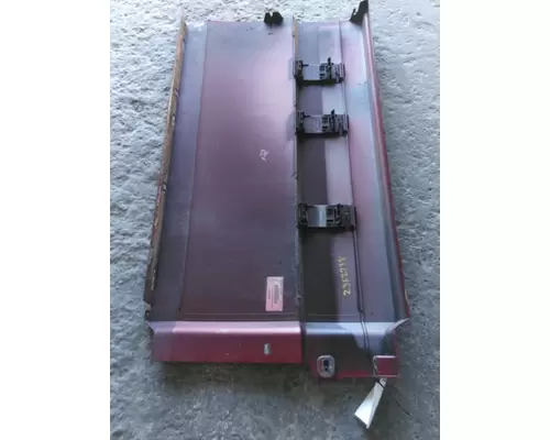 VOLVO VNL CAB SKIRTSIDE FAIRING