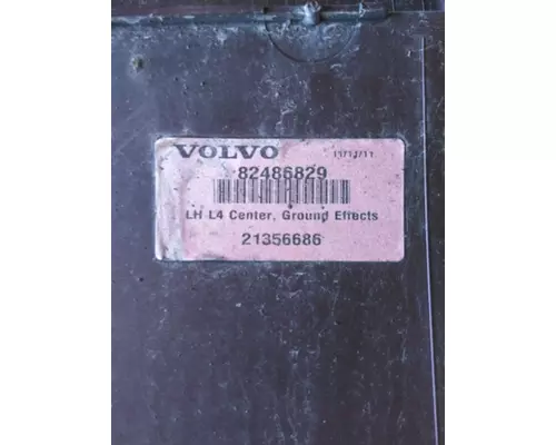 VOLVO VNL CAB SKIRTSIDE FAIRING